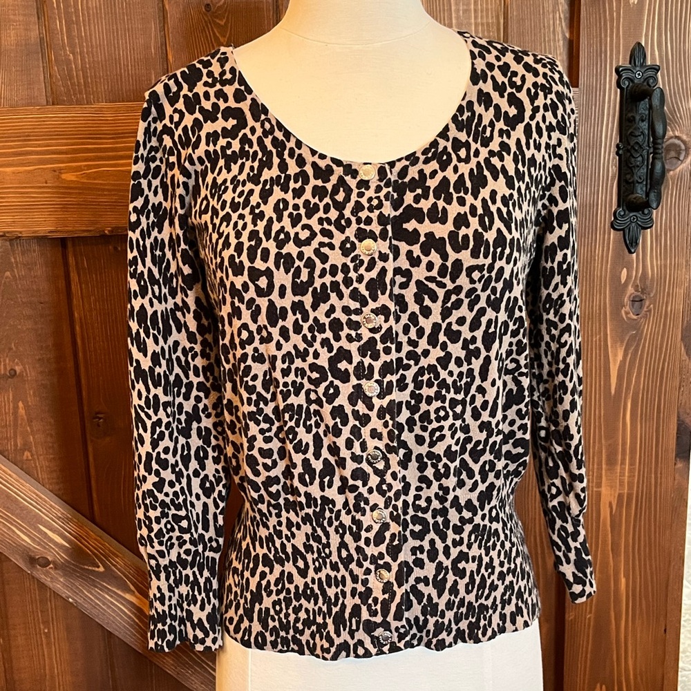 Dona Buchman leopard print snap button down sweater Size M